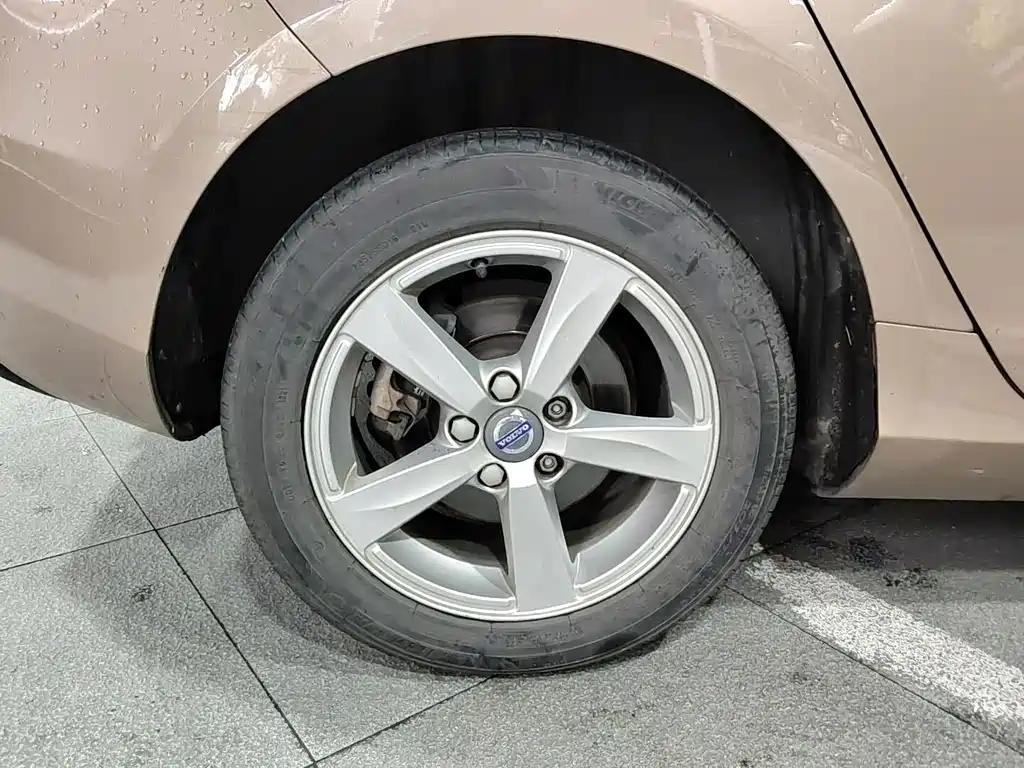 Volvo V40 — миниатюра 18