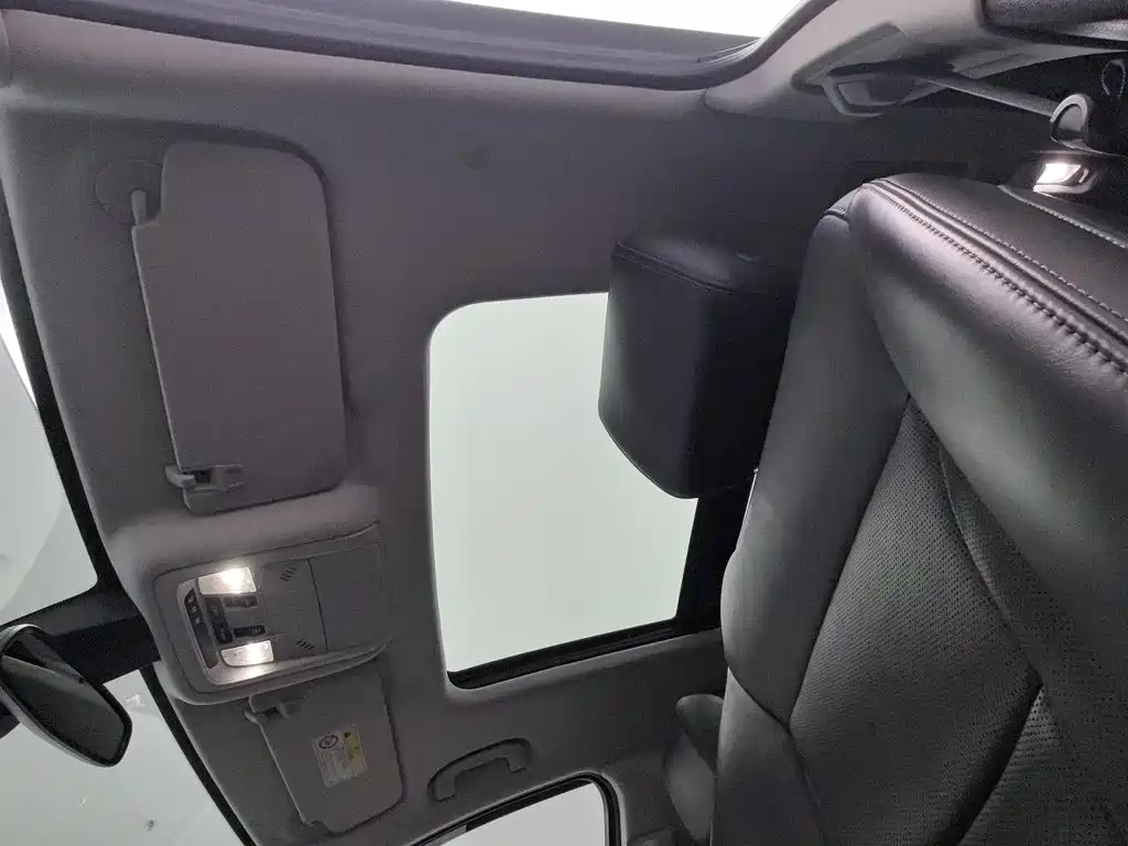 Buick Enclave — миниатюра 14