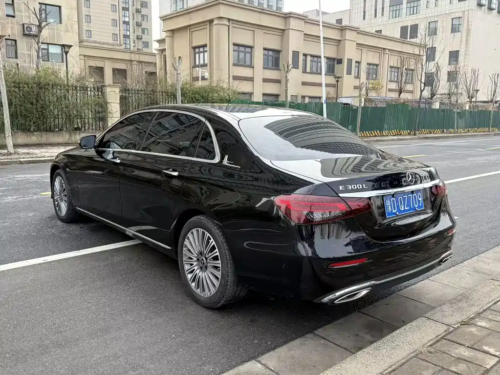 MERCEDES-BENZ E CLASS