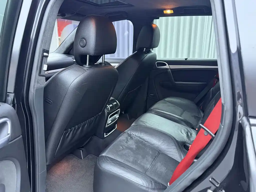Porsche Cayenne — миниатюра 7