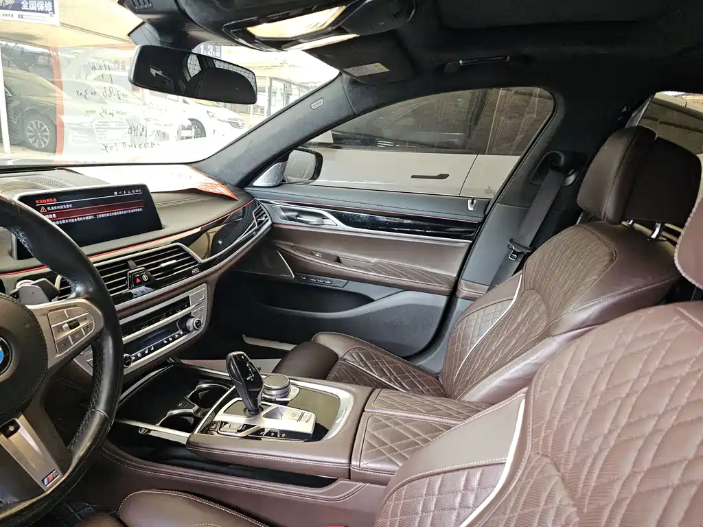 BMW 7 Series — миниатюра 7