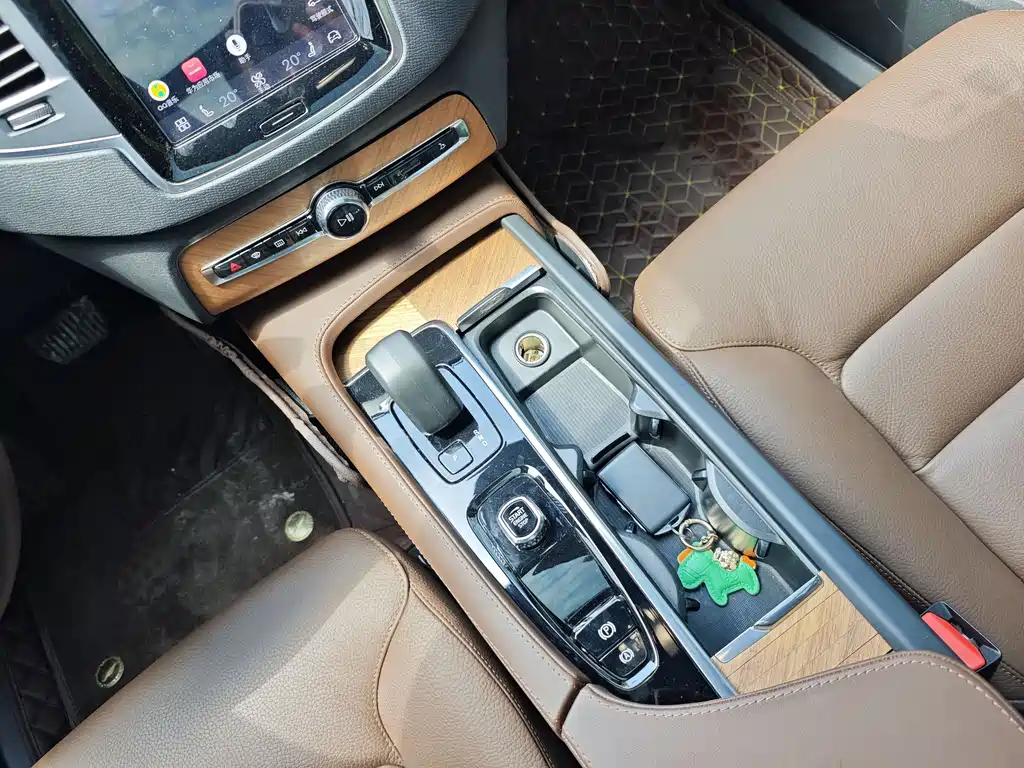 Volvo XC90 — миниатюра 9