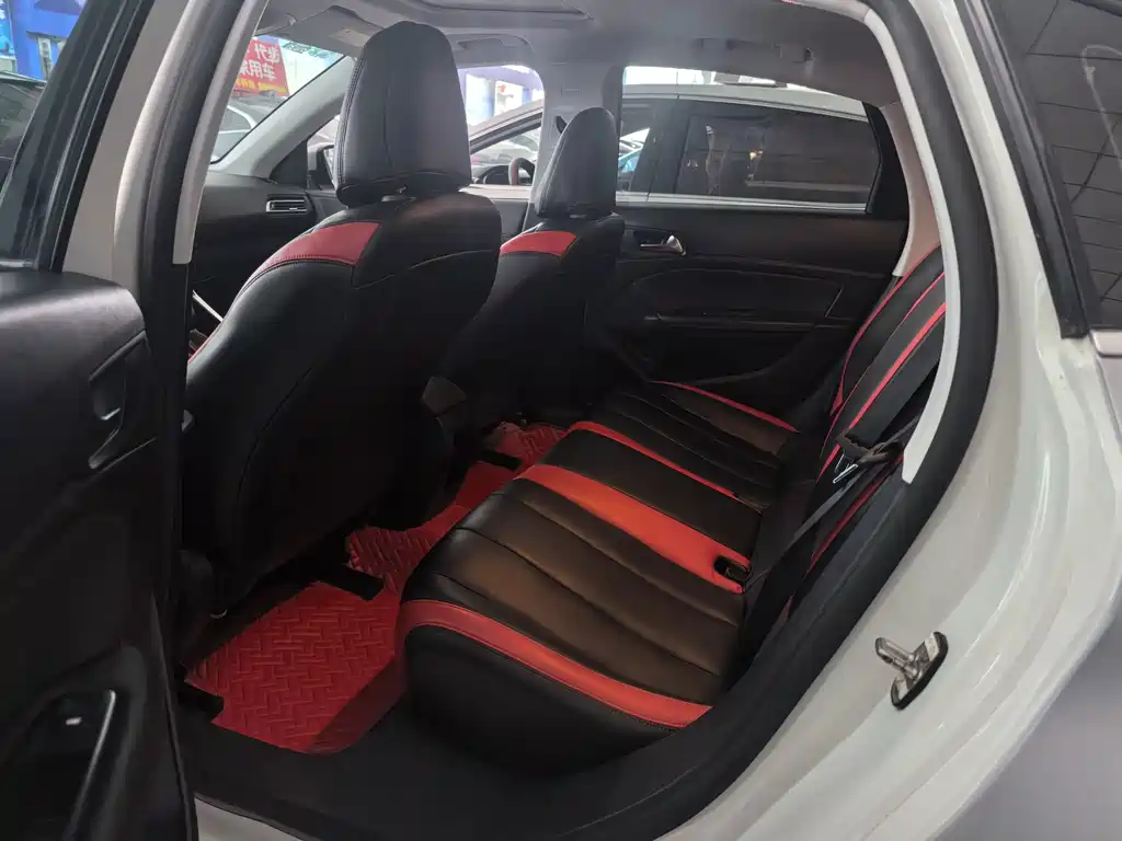 Peugeot 308 — миниатюра 10