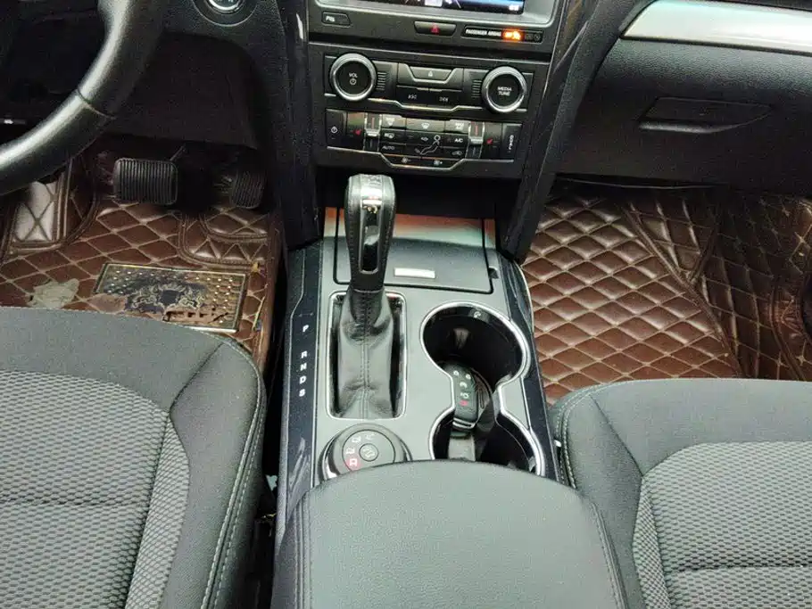 Ford Explorer (Import) — миниатюра 16