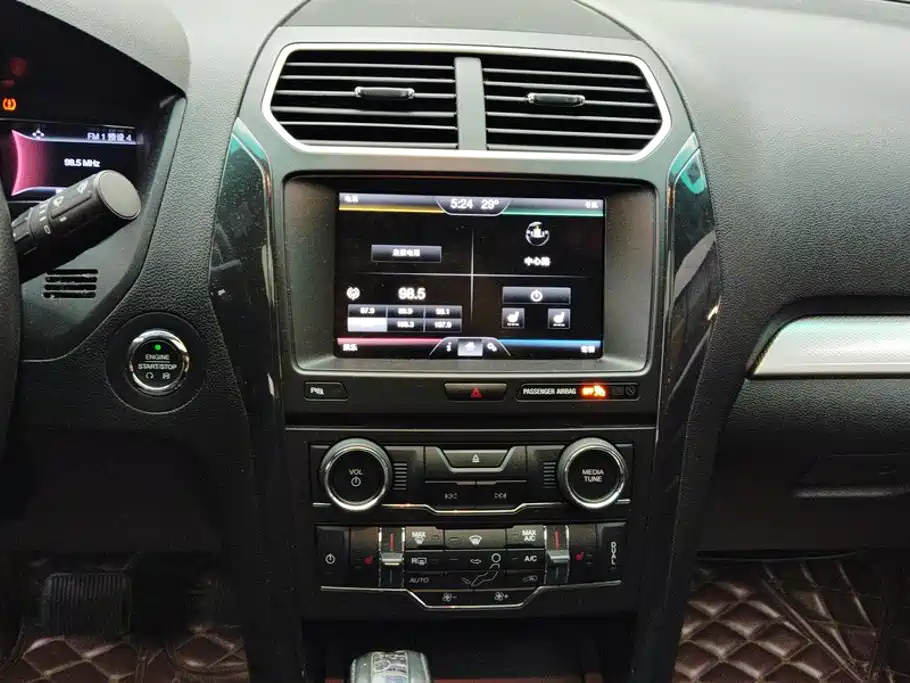 Ford Explorer (Import) — миниатюра 13