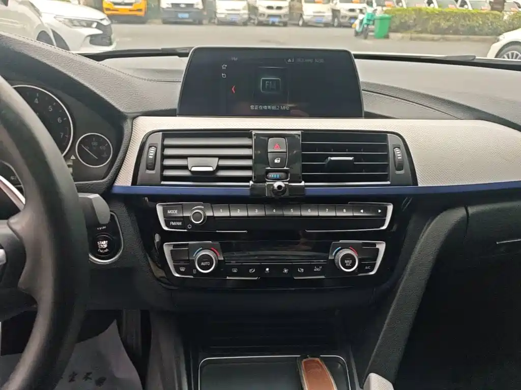BMW 3 Series — миниатюра 13