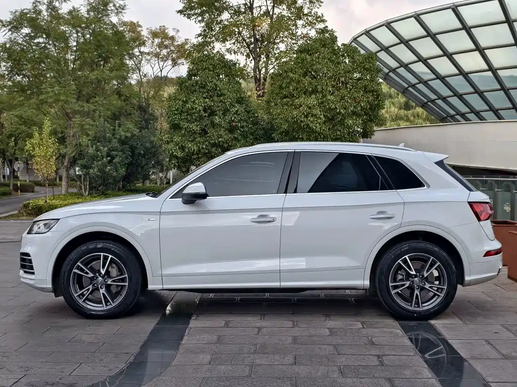 Audi Q5L — миниатюра 21