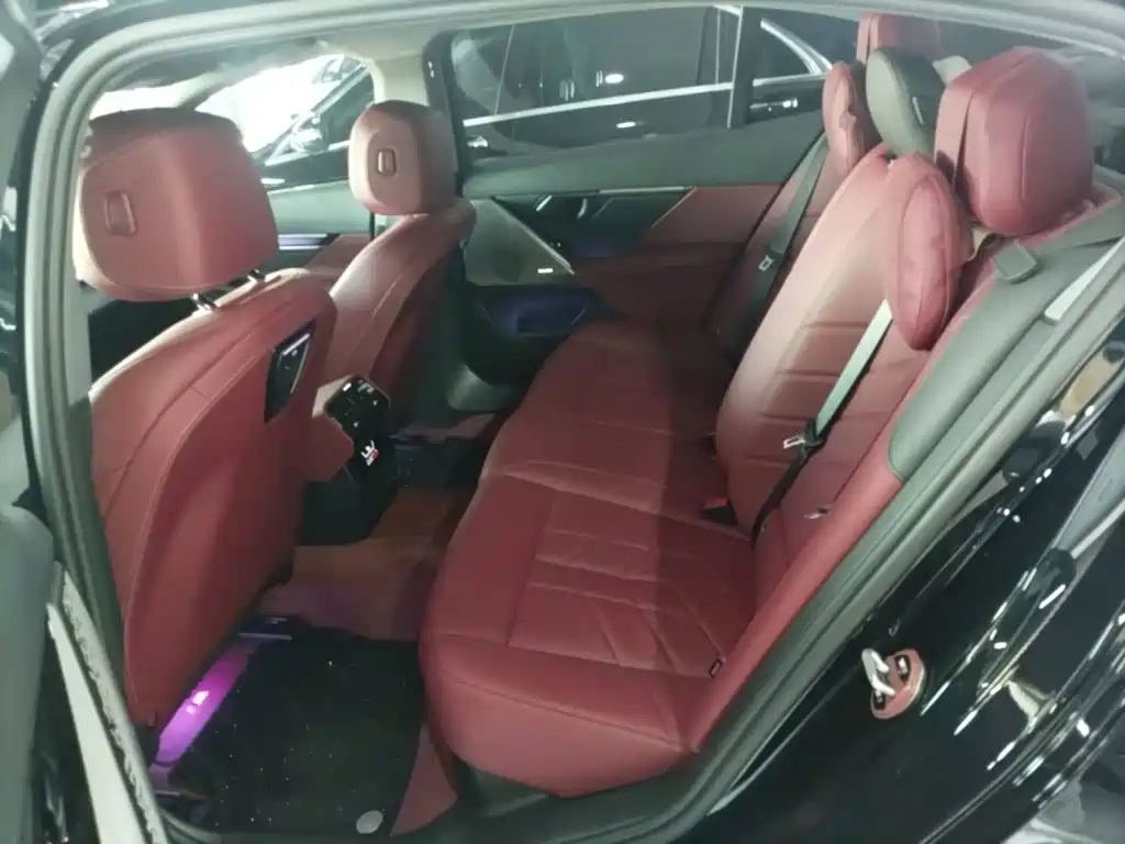 BMW 5 Series — миниатюра 17