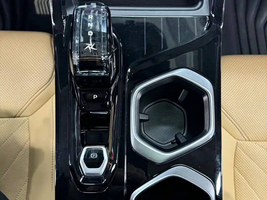 Geely Boyue L — миниатюра 6