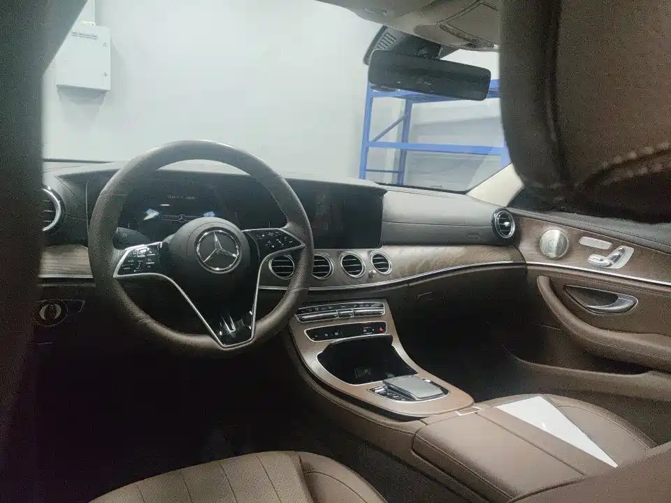 Mercedes-Benz E-Class — миниатюра 8