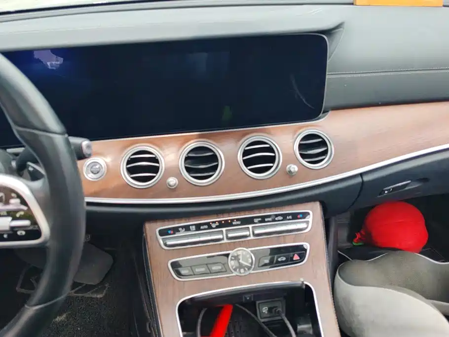 Mercedes-Benz E-Class — миниатюра 13