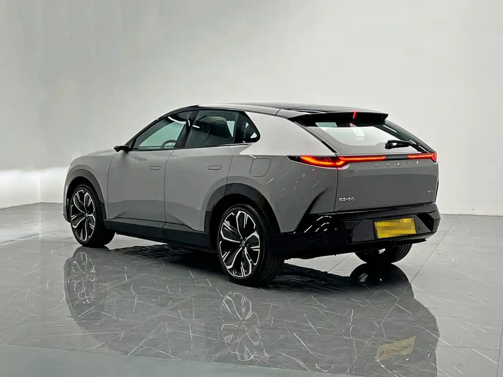 Mazda EZ-60 — миниатюра 4