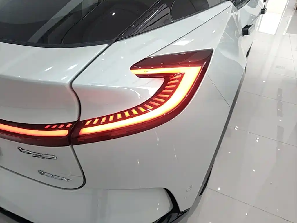 Toyota bZ5 — миниатюра 8