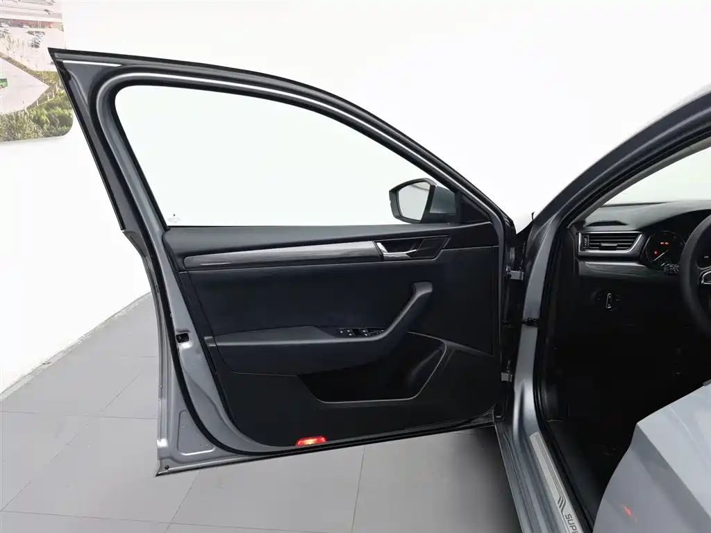 Skoda Superb 2016 TSI330 DSG