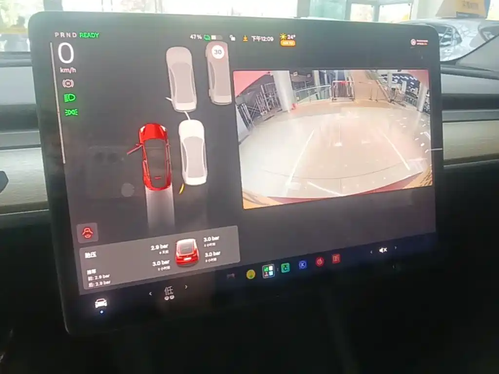 Tesla Model Y — миниатюра 13