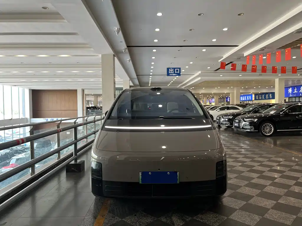 Li Auto Li MEGA — миниатюра 2