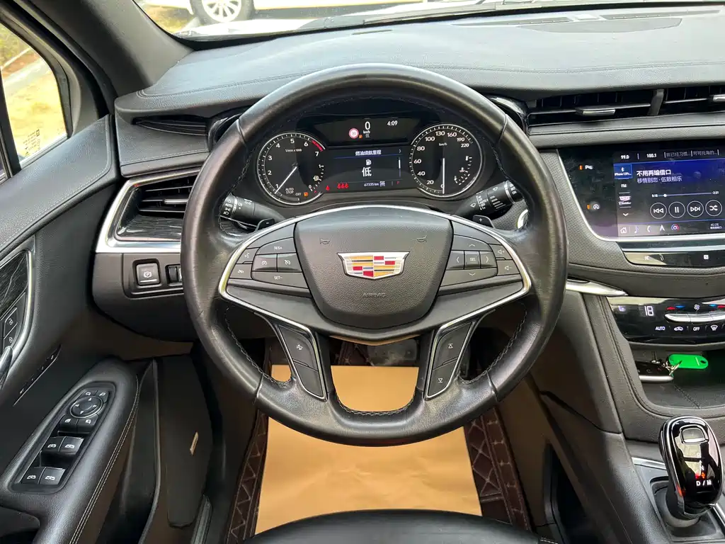 CADILLAC XT5
