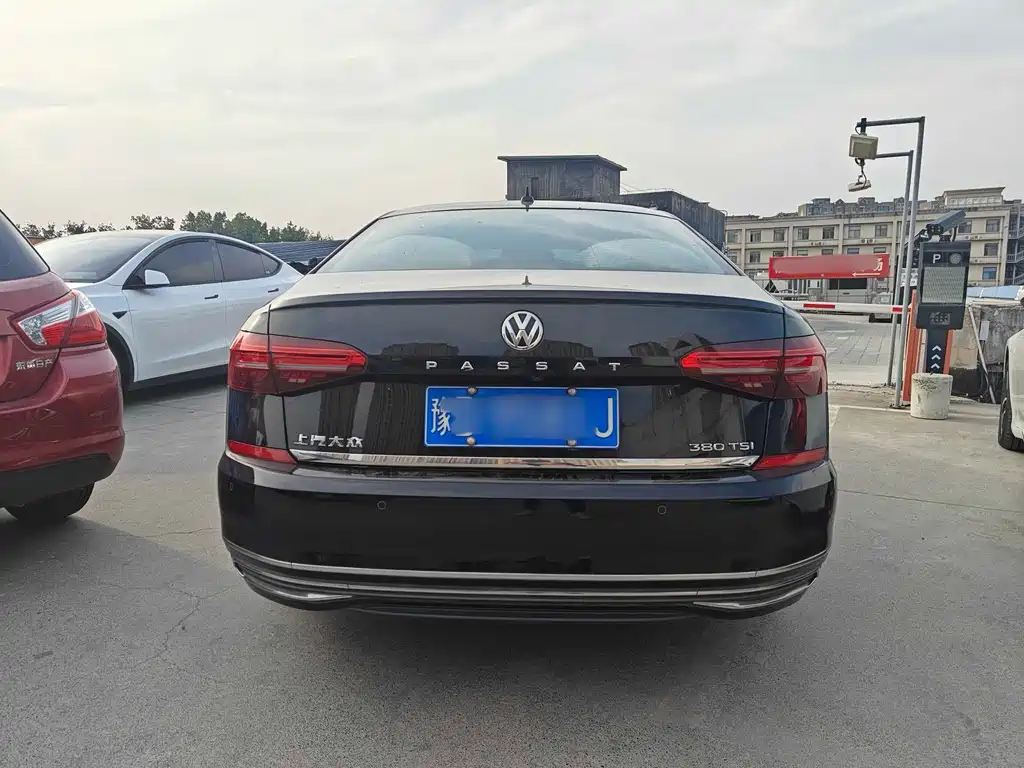 Volkswagen Passat 2019 380TSI Luxury VI