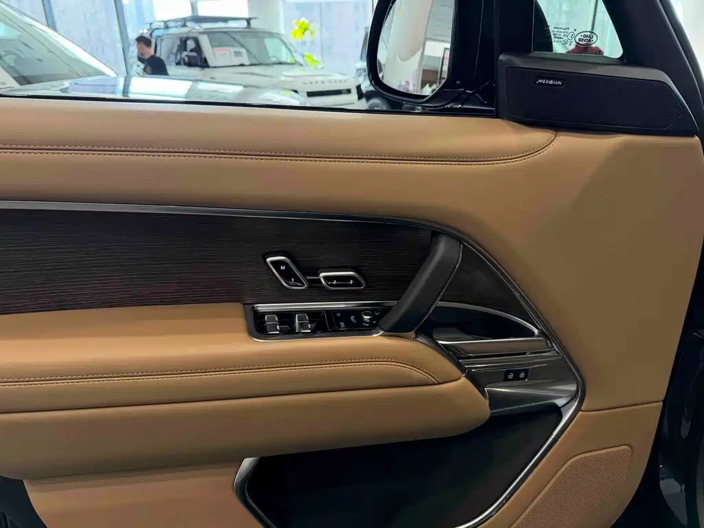 Land Rover Range Rover — миниатюра 5