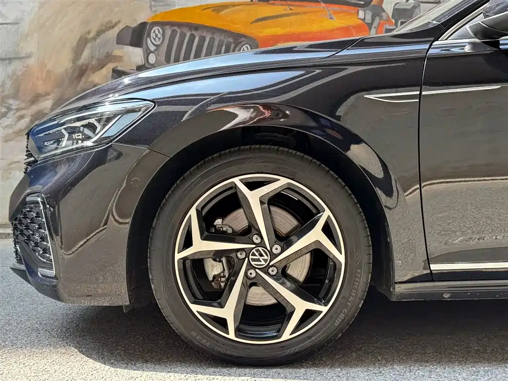 Volkswagen Passat 2023 330TSI Luxury