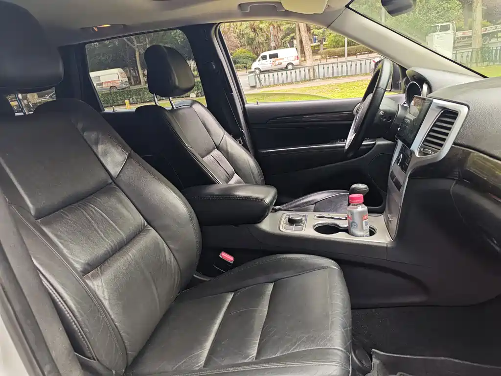 Jeep Grand Cherokee (Import) — миниатюра 11