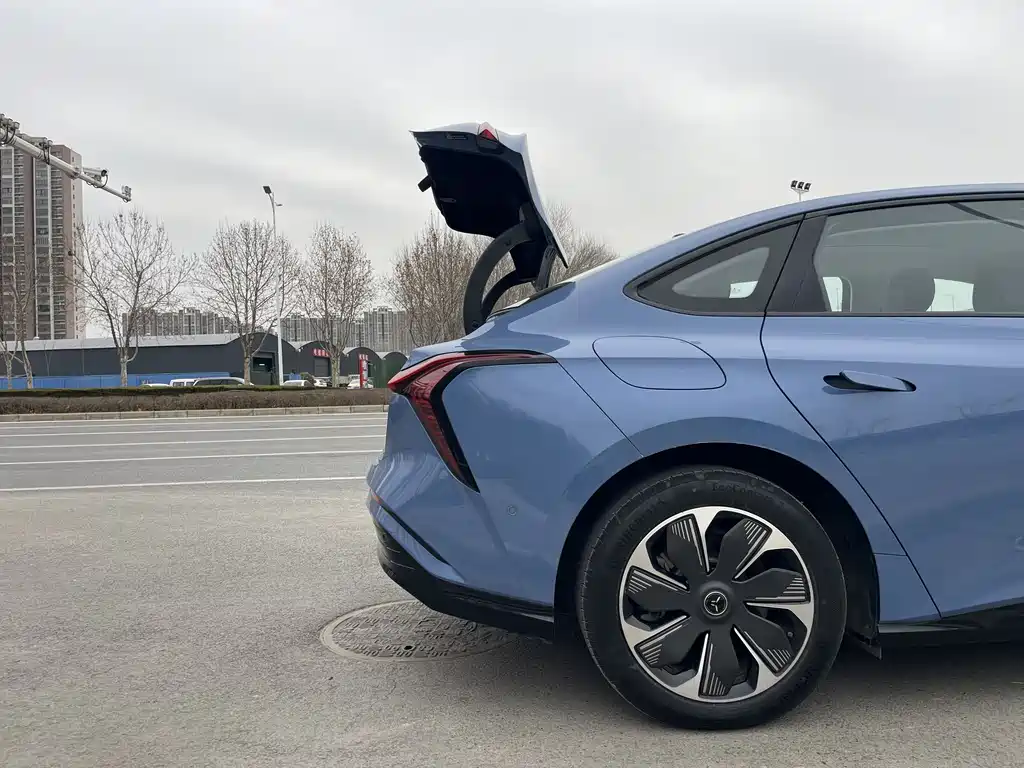 Hongqi HONGQI TIANGONG 05