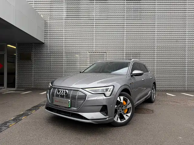 AUDI E TRON 2021