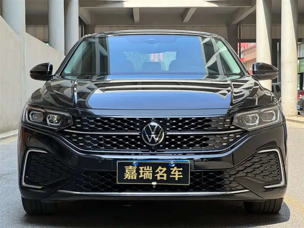 Volkswagen Passat 2023 330TSI Luxury