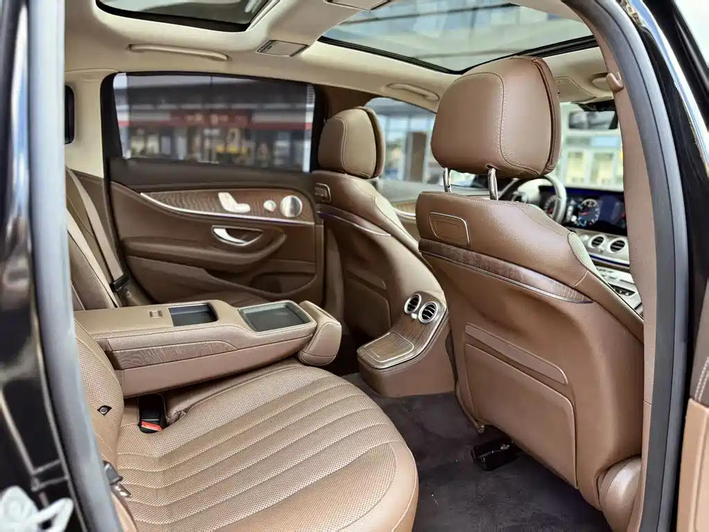 Mercedes-Benz E-Class — миниатюра 20