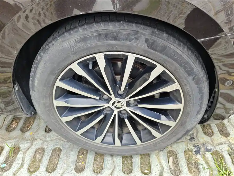 Skoda Superb 2016 TSI330 DSG