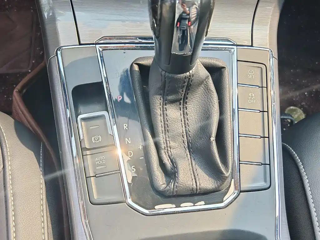 Volkswagen Passat 2015 1.8TSI AT