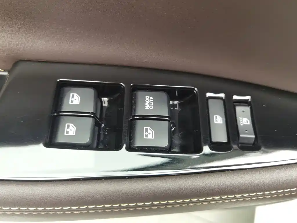 Changan Eado DT — миниатюра 9