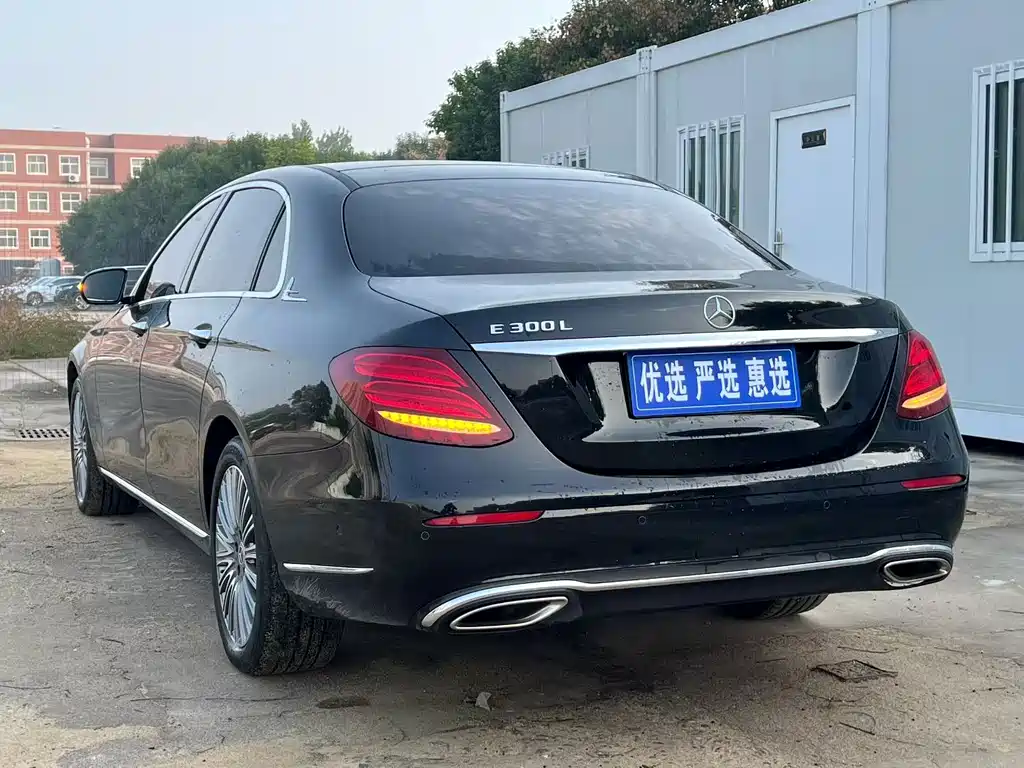 Mercedes-Benz E-Class — миниатюра 7