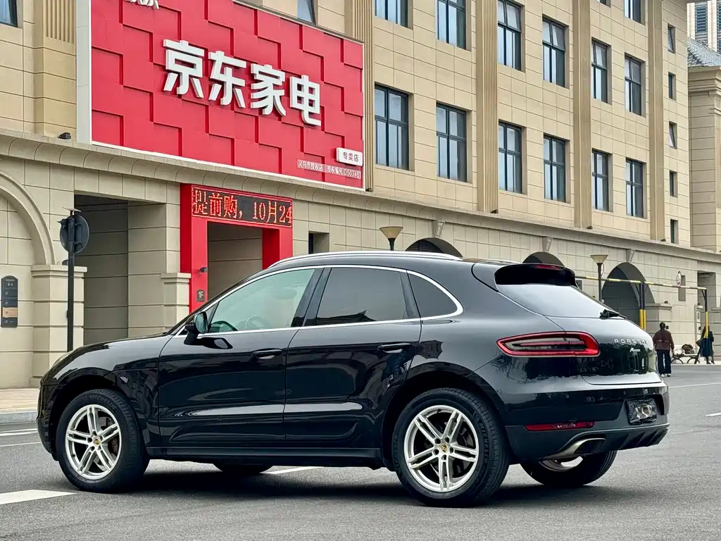 Porsche Macan — миниатюра 9