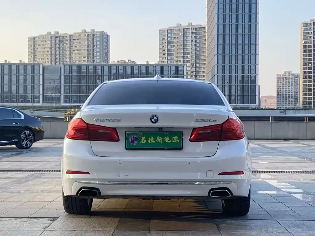 BMW 5 Series New Energy — миниатюра 16