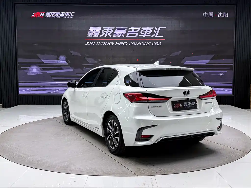 Lexus CT — миниатюра 8