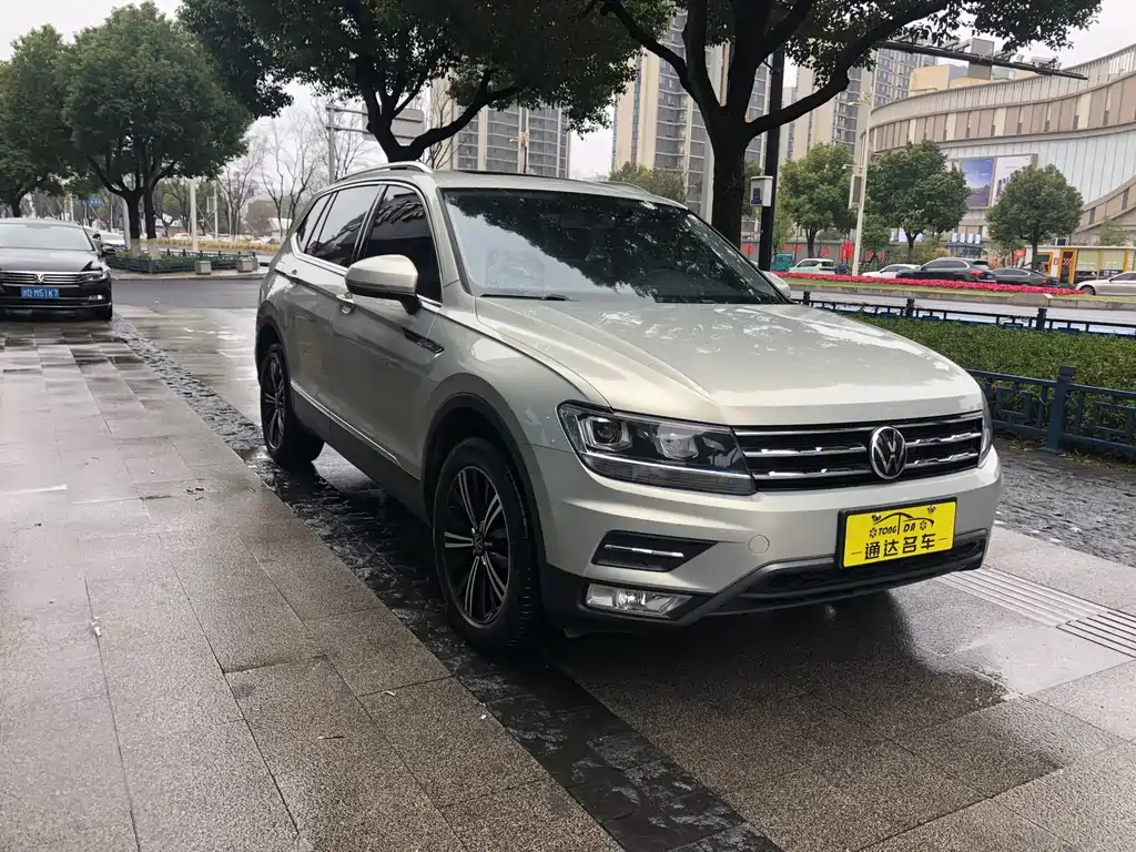 VOLKSWAGEN TIGUAN L