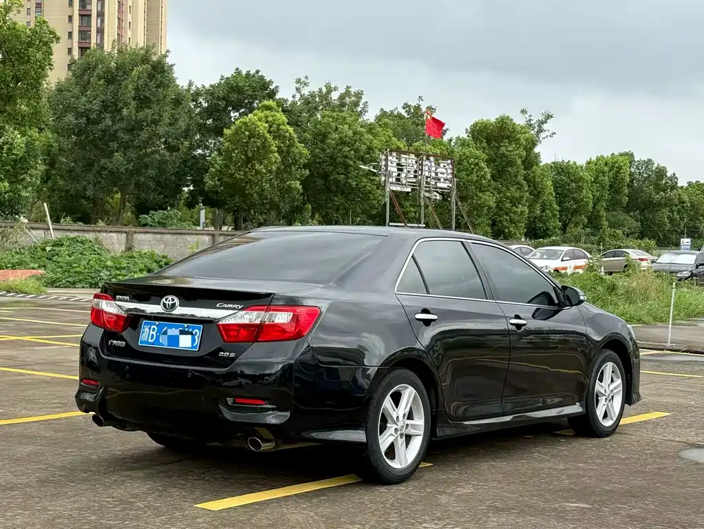 Toyota Camry — миниатюра 4