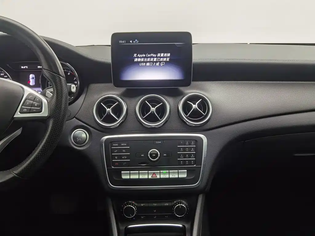Mercedes-Benz GLA — миниатюра 12