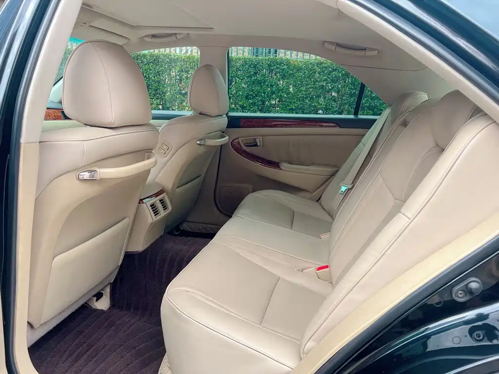 Toyota Crown — миниатюра 9