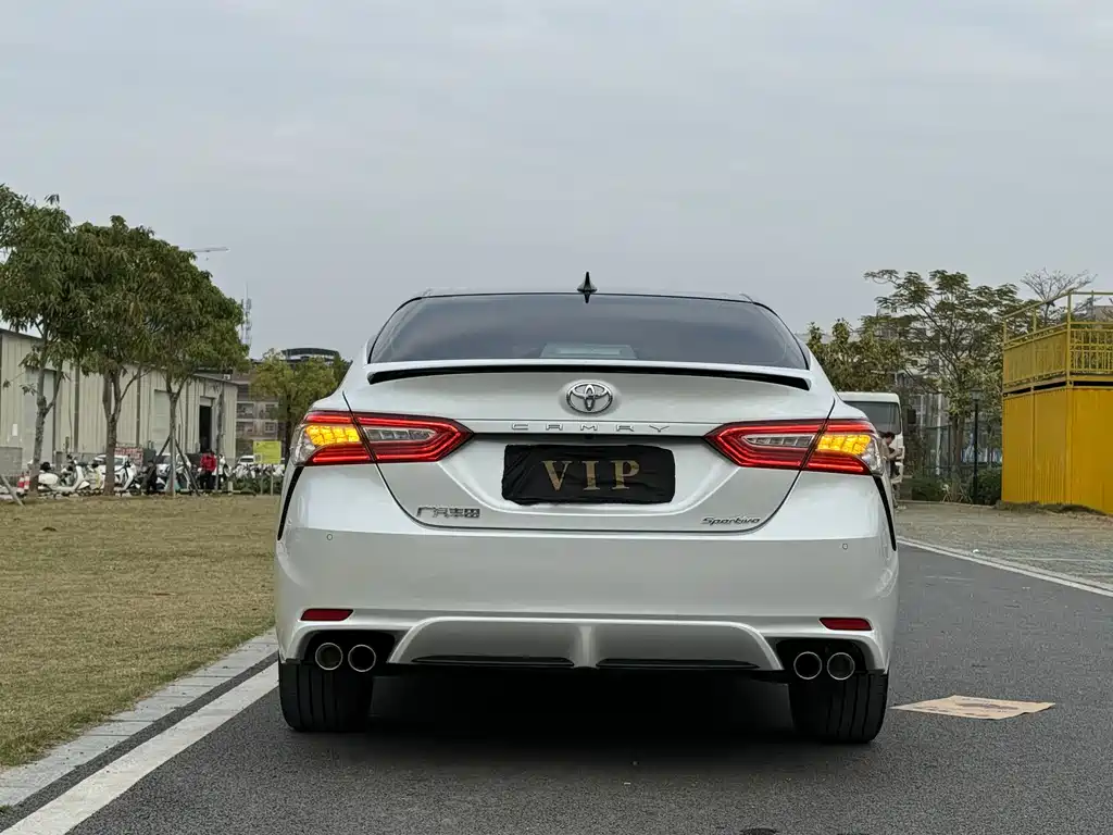 TOYOTA CAMRY