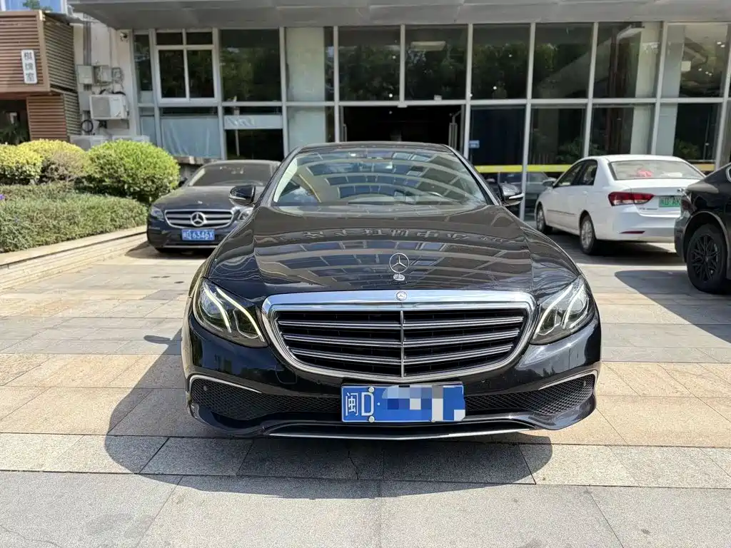 Mercedes-Benz E-Class — миниатюра 2