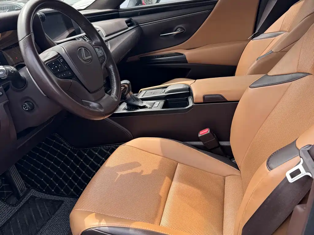 Lexus ES 2018 300h V