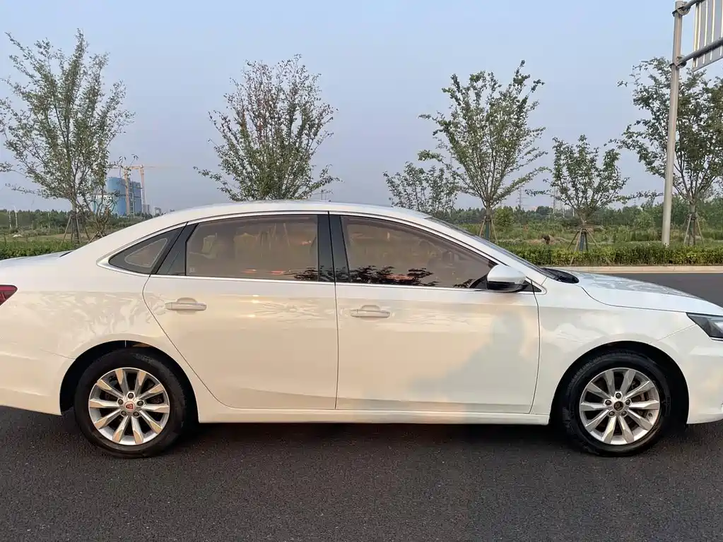 Roewe i6 Classic — миниатюра 8