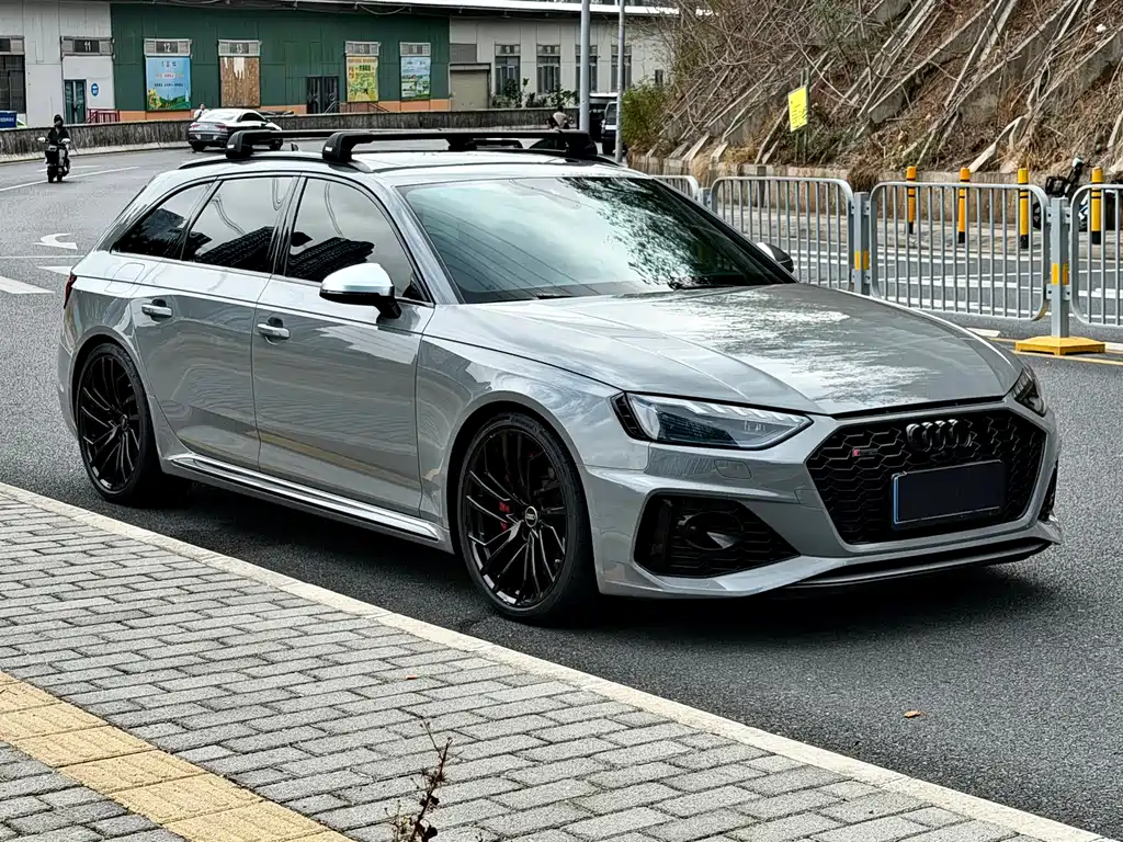 AUDI RS 4