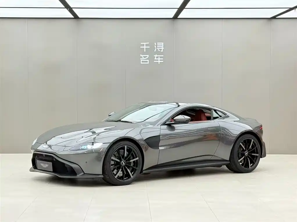 Aston Martin V8 Vantage 2019