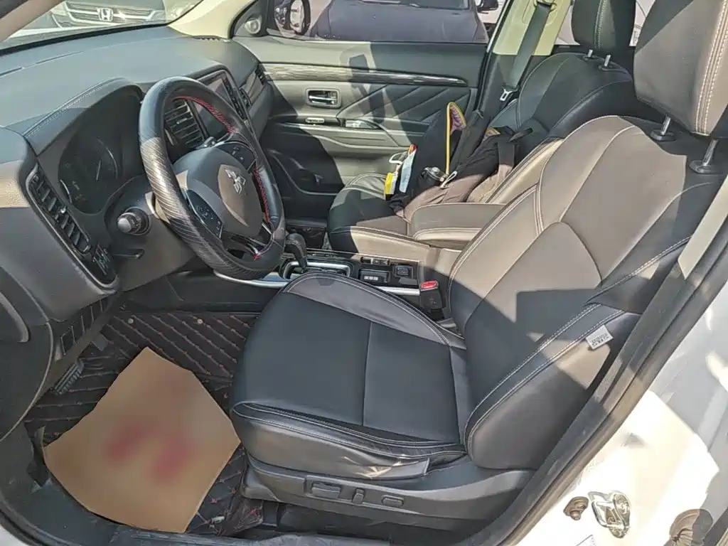 Mitsubishi Outlander — миниатюра 15