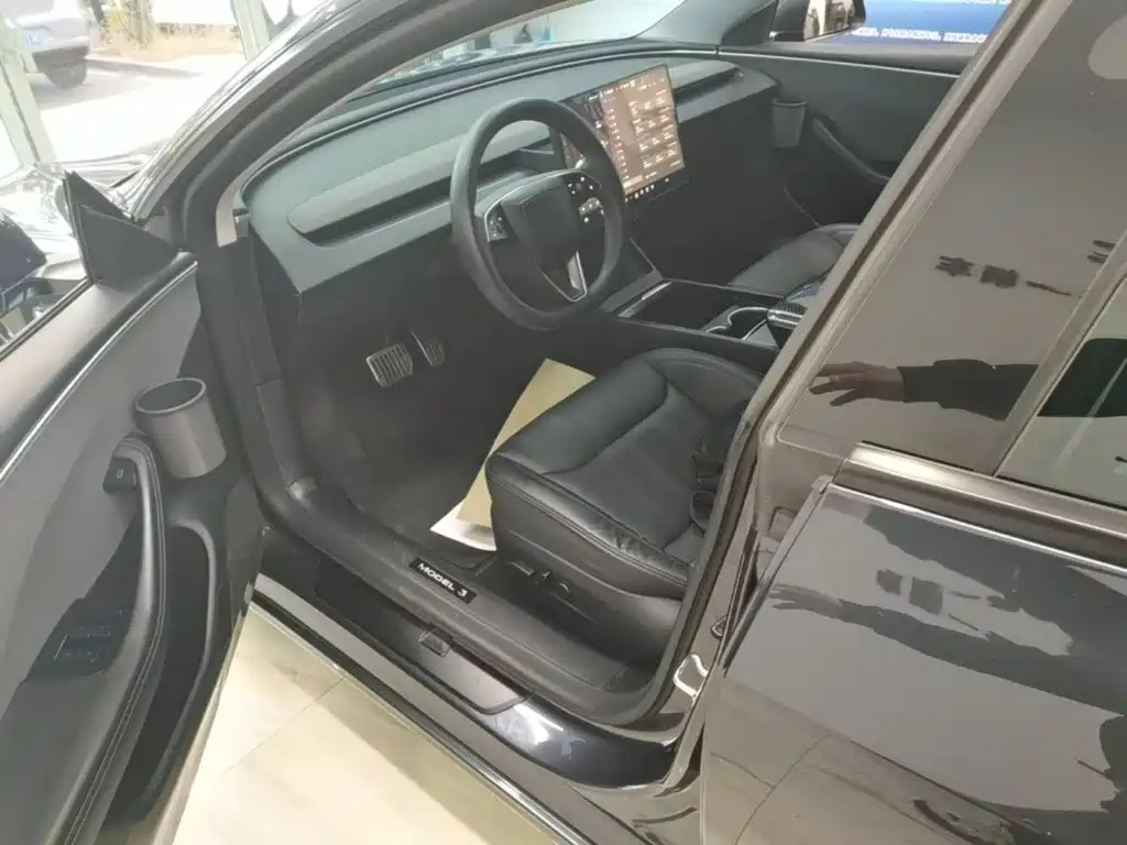 Tesla Model 3 — миниатюра 15