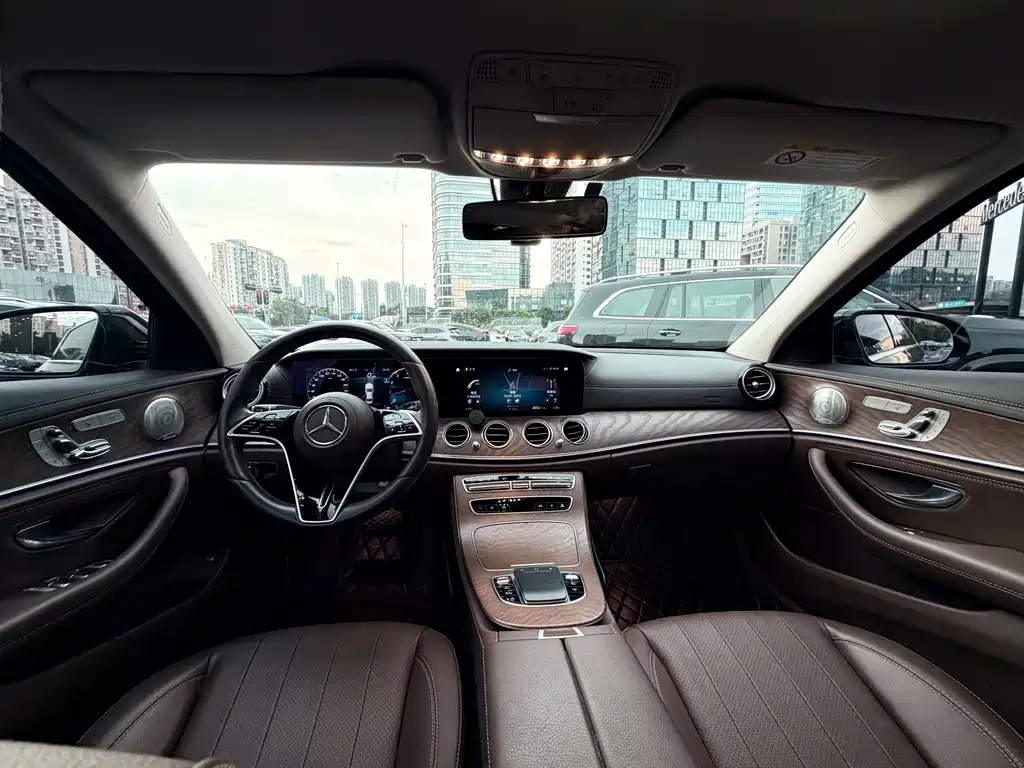 Mercedes-Benz E-Class — миниатюра 10