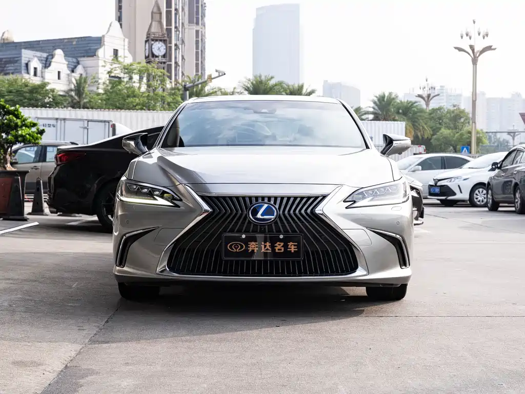 Lexus ES 2018 300h Premium V